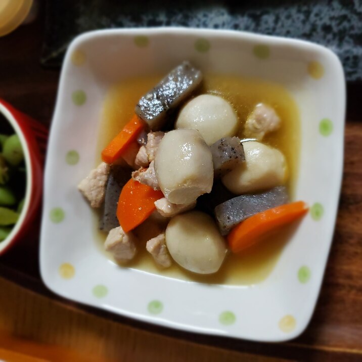 こんにゃくと小芋と豚肉の煮物